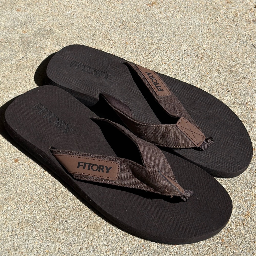 Mens Size 11 Flip Flops Fitory Thong Sandals Brown 44 EU Summer Beach Shoes